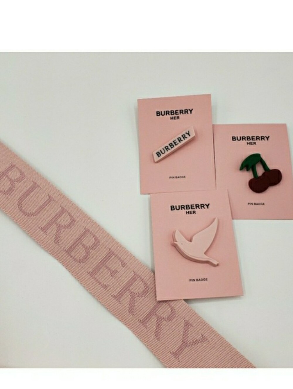 Burberry Her Pins
